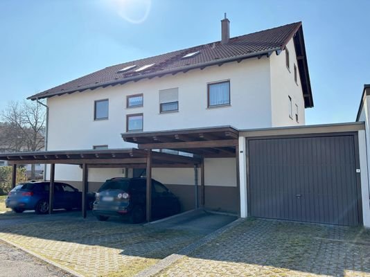 Garage und Stellplatz