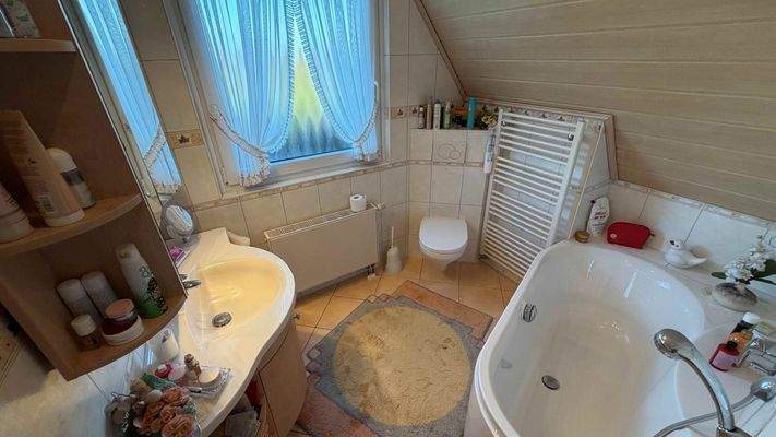 Wannenbad im Obergeschoss