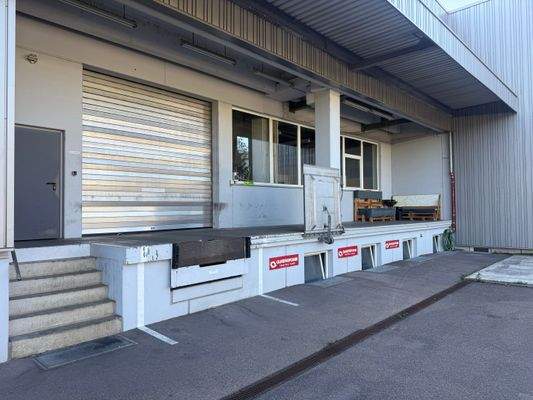 Überdachte Anlieferung