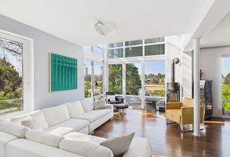 Lichtdurchflutetes Wohnzimmer