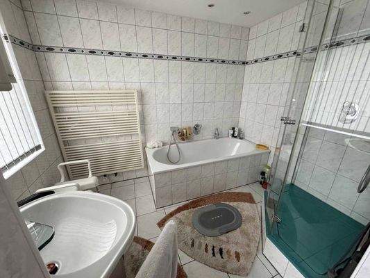 1- OG rechts Badezimmer 