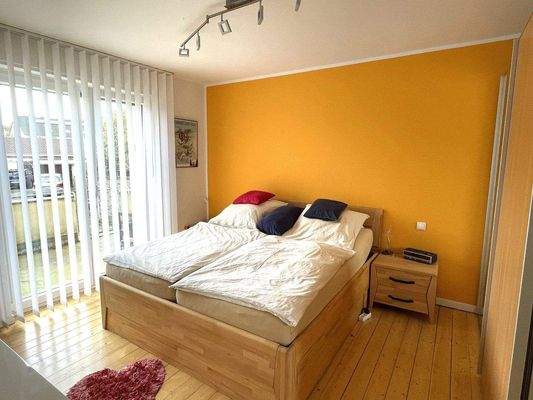 VH 2, Hochparterre: Schlafraum + Ausgang Terrasse