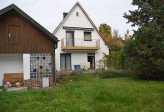 Gartenansicht Haus und Garage