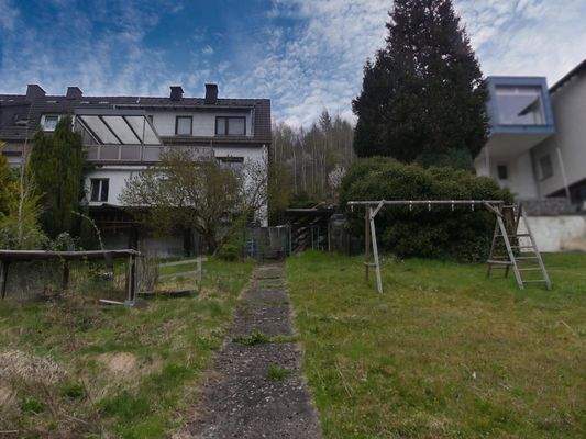 Rückansicht und Gartenbereich