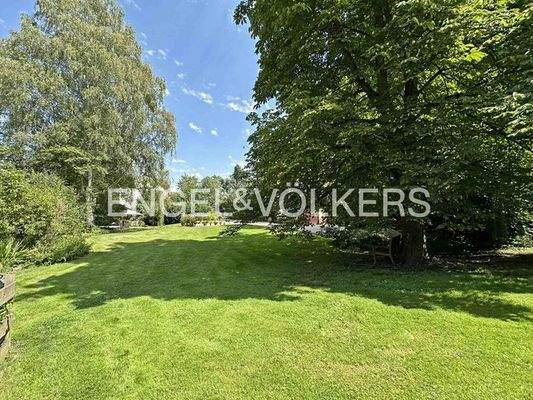 Weitläufiges Grundstück