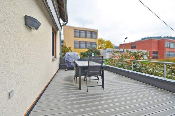Großzügige Terrasse im EG
