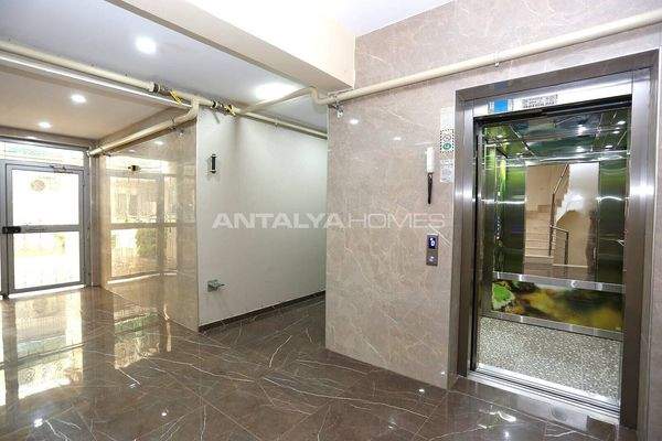 3-Bedroom Duplex Flat with Terrace near the Beach in Konyaaltı