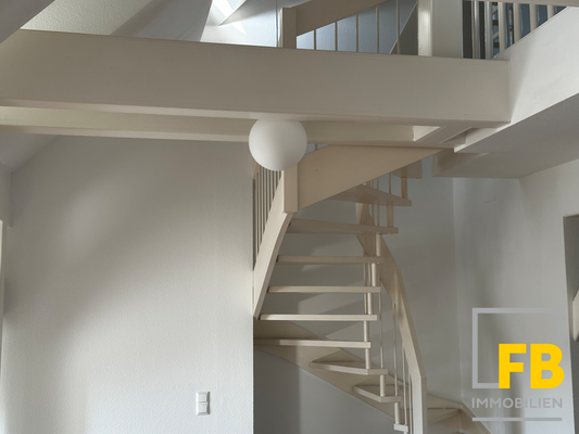 Treppenaufstieg zur Galerie