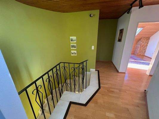 DG |&nbsp;Flur | Blick auf Treppe
