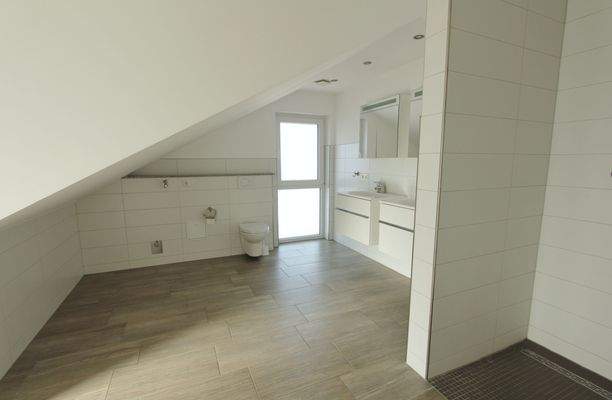 Badezimmer im Dachgeschoss