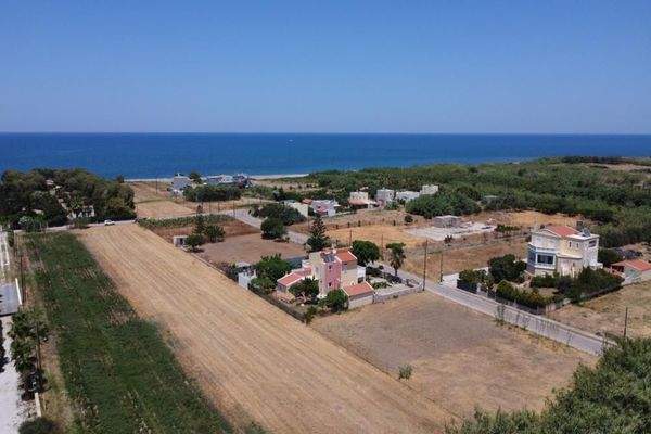 Kreta, Tavronitis: Ausgezeichnetes Grundstück in Meeresnähe zum Verkauf