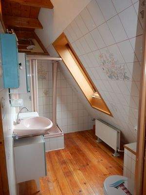 Duschbad mit Fenster-OG.JPG