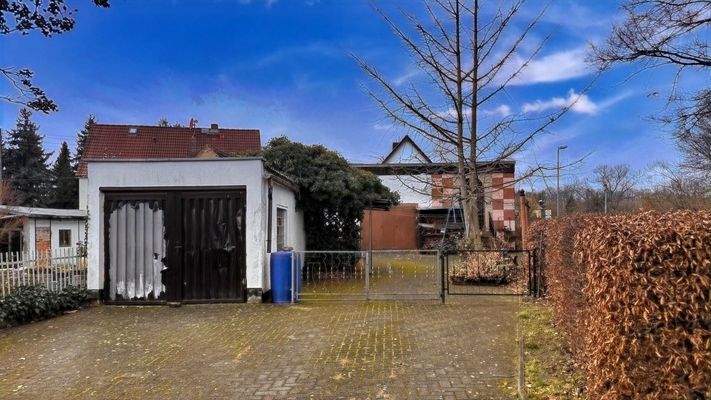 rückseitige Zufahrt zum Grundstück