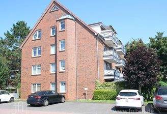 Aussenansicht und Stellplätze