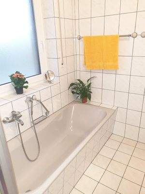 Bad 1.OG mit Wanne. Dusche..