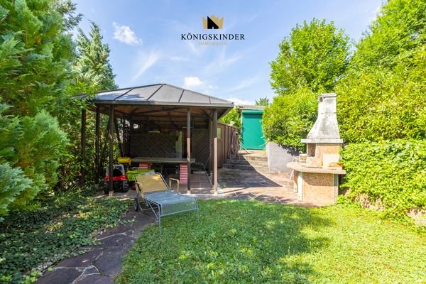 Pavillion mit Grillstelle