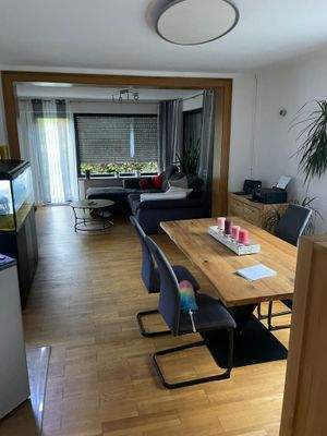 EG _ Wohnzimmer und Esszimmer.jpg