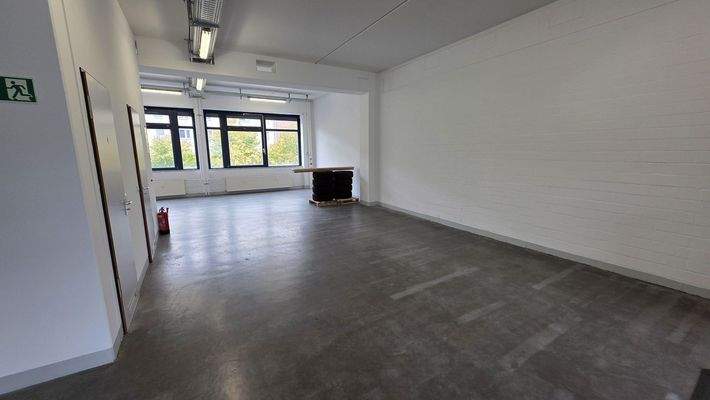 mittige Lager-/ Bürofläche