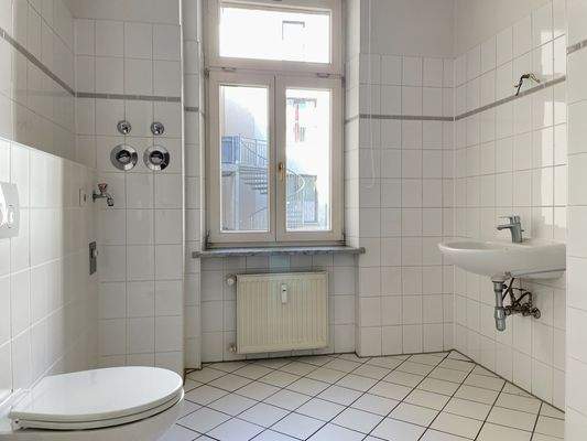 Tageslichtbad mit Dusche(1).JPG