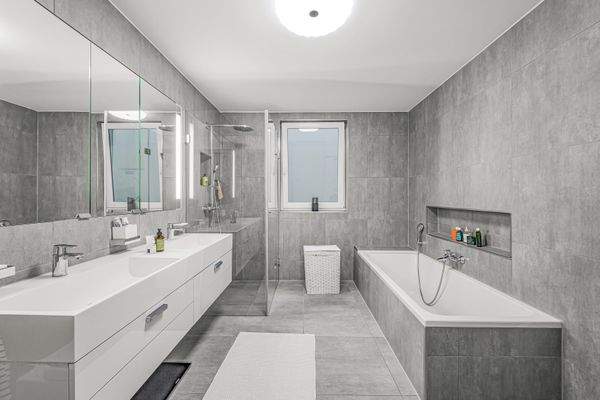 Badezimmer im Untergeschoss