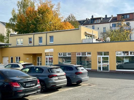 Ansicht mit Stellplätze 