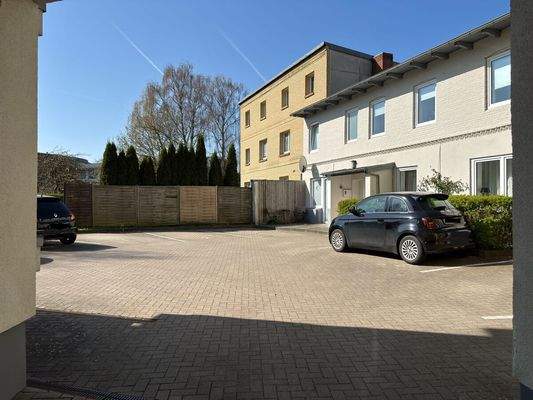 Hinterhaus m. Parkfläche