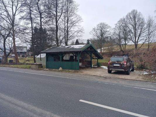 gegenüberliegendes Grundstück