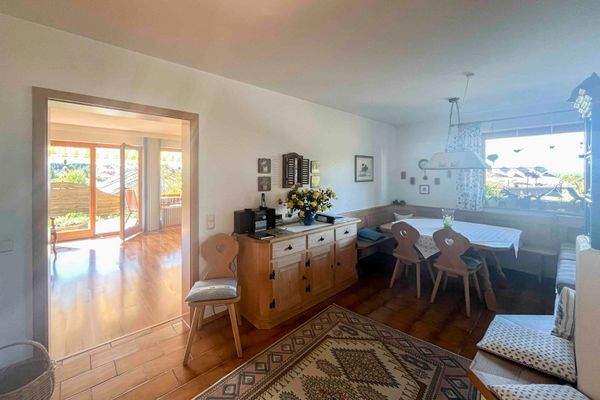 Esszimmer mit Zugang Wohnzimmer