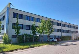 Aussenansicht Straßenseite_Bürogebäude 4511