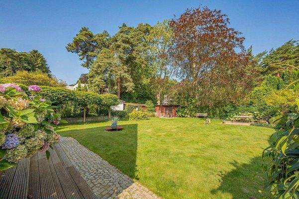 Platzbietender, uneinsehbarer Garten