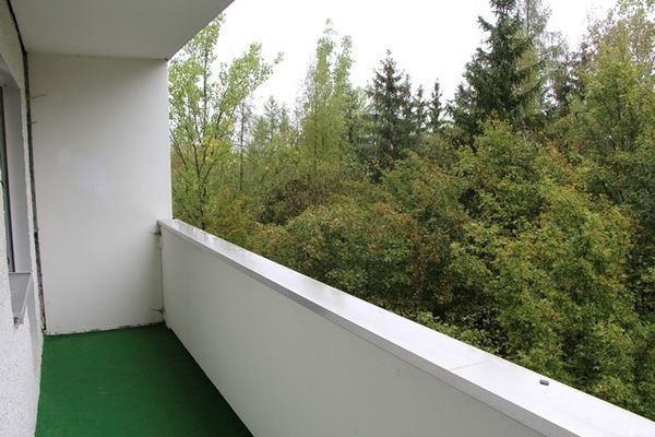 Balkon mit Blick in Grüne