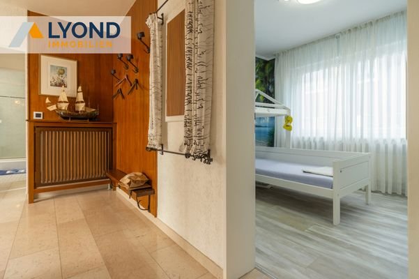 Flur / Zugang 1. Kinderzimmer