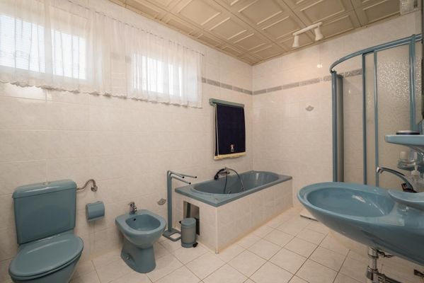 Erdgeschoss - Badezimmer