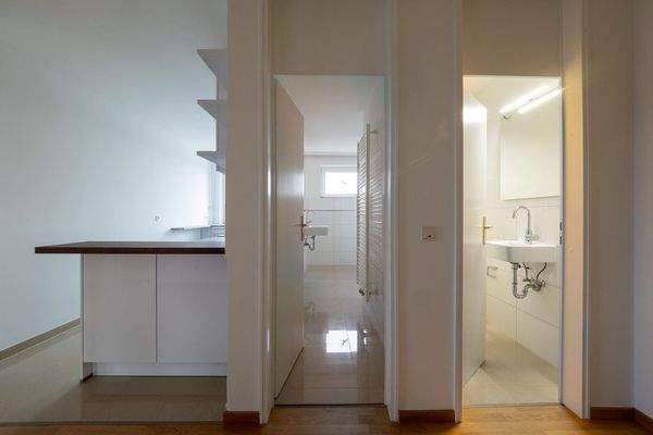 Blick auf Bad und WC