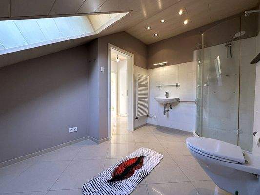 ... Dusche, WC und HWB