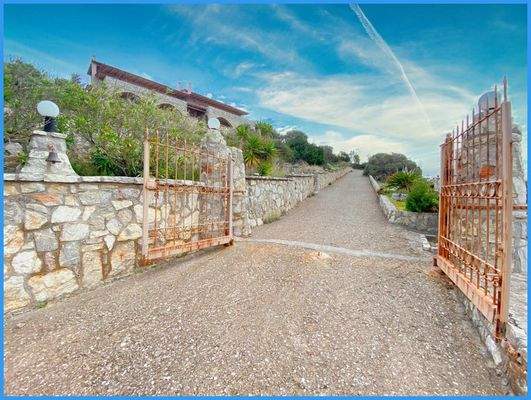 9fc7994579ed4a178b525a495650950f-original