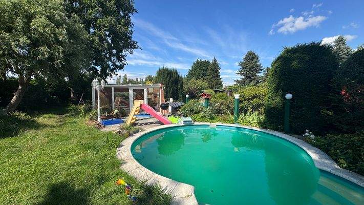 Garten mit Pool