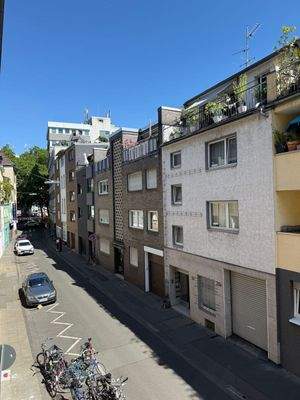 Blick zur Straßenseite