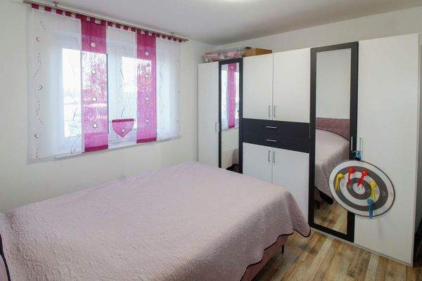 Elternschlafzimmer EG.