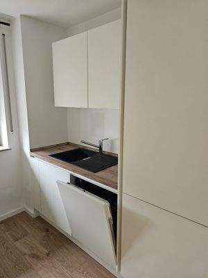 Küchenzeile mit Spülmaschine.jpg