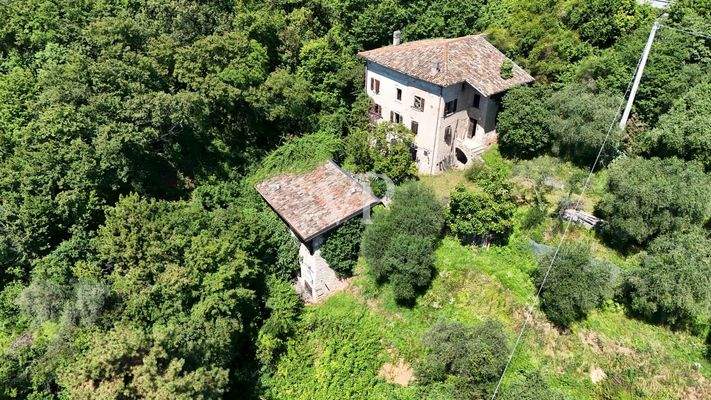 La villa e la dependance