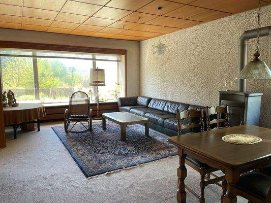 Wohnzimmer mit Specksteinofen 