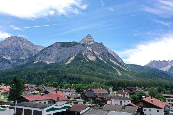 Zwischen Sonnenspitze...