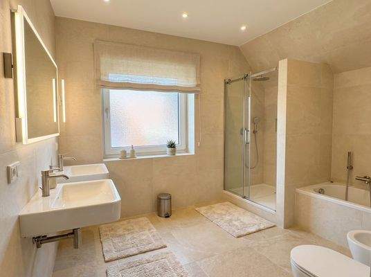 Einrichtungsbeispiel: Vollbad DG