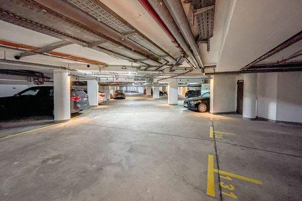 Tiefgaragenstellplätze