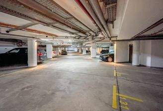 Tiefgaragenstellplätze