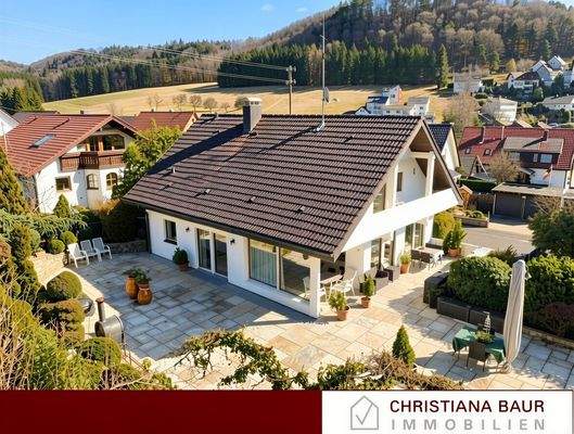 Terrassenparadies - (KI generiert)