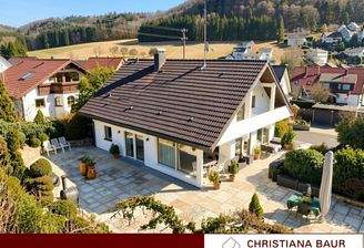 Terrassenparadies - (KI generiert)