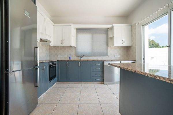 734920-detached-villa-for-sale-in-kissonerga_orig.