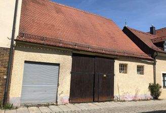 Nebengebäude mit Innenhof 